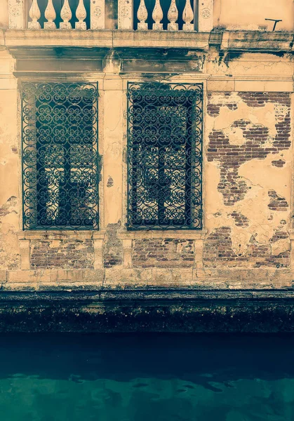Kanäle Von Venedig Einem Sonnigen Tag Mit Gebäude Der Straße — Stockfoto