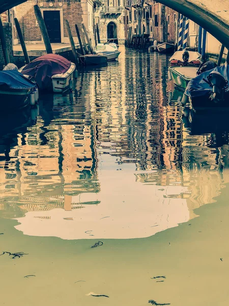 Kanäle Von Venedig Einem Sonnigen Tag Mit Gebäude Der Straße — Stockfoto