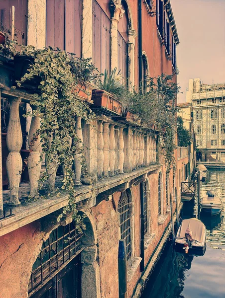 Canaux Venise Dans Une Journée Ensoleillée Avec Bâtiment Dans Rue — Photo