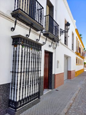 Endülüs 'ün İspanyol köyü El Corinil, güneşli bir günde