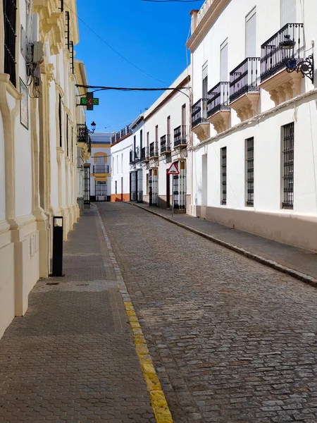 阳光灿烂的安达卢西亚El Corinil西班牙村大街 — 图库照片