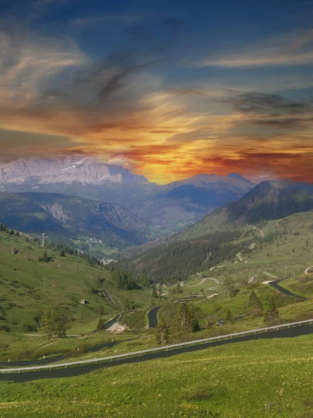 日没時にイタリア北部のドロマイト山脈 — ストック写真