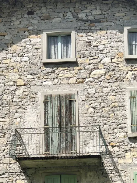 Alte Steinmauer Mit Fenster — Stockfoto