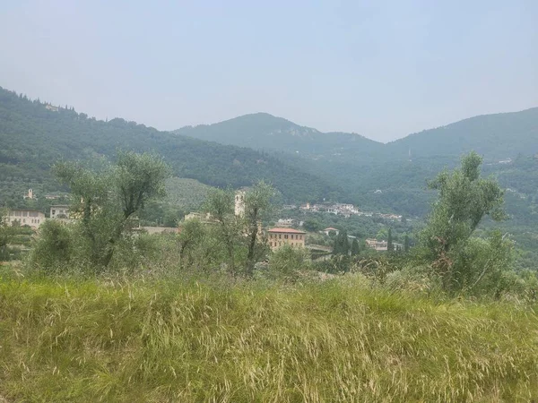 村の山の眺め — ストック写真