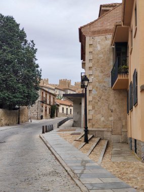 Bulutlu bir günde İspanya 'nın merkezindeki Avila şehrinde