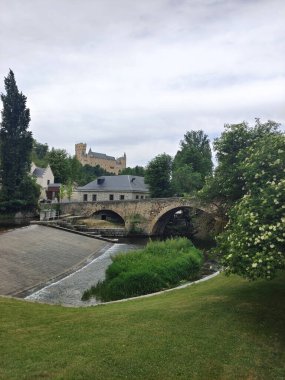 Segovia 'da bir kış günü ağaçlar
