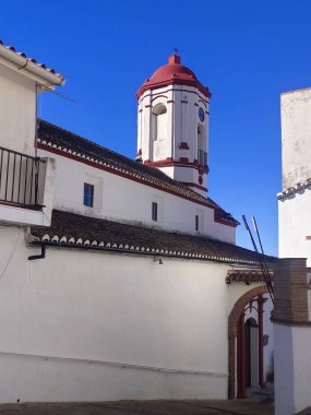 Güneşli bir günde Malaga 'nın Genalguasil ilçesinde sokak