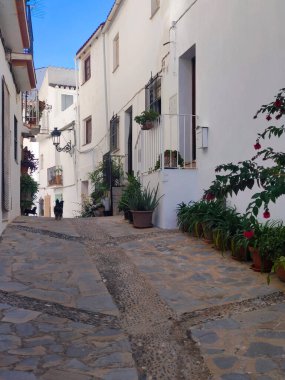 Bulutlu bir günde Malaga kasabasında evler