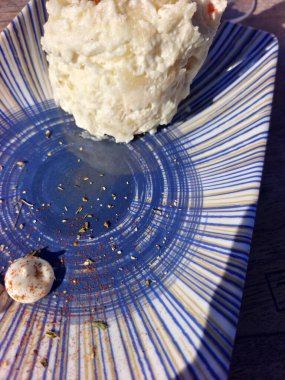 bir tabakta Rus salatası