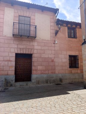 İspanya 'nın orta kesimindeki Segovia' da sokak ve evler