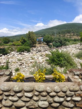 İspanya 'nın güneyinde güneşli bir günde nehir