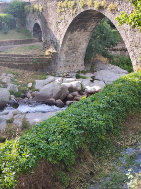 İspanya 'nın güneyinde güneşli bir günde nehir