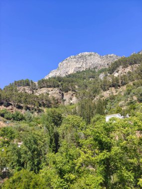 Güneşli bir günde Cazorla vadisinde dağlar