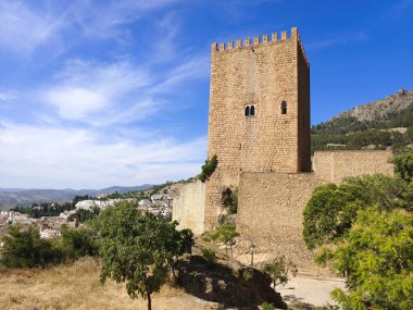 Güneşli bir günde İspanya 'nın güneyindeki Cazorla köyü