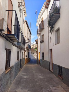 Güneşli bir günde İspanya 'nın güneyindeki Cazorla köyü