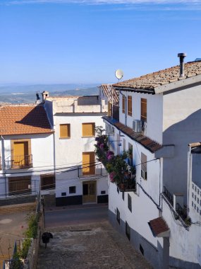 Güneşli bir günde İspanya 'nın güneyindeki Cazorla köyü