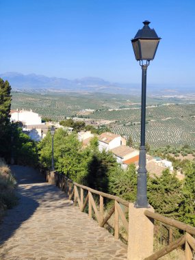 Güneşli bir günde İspanya 'nın güneyindeki Cazorla köyü