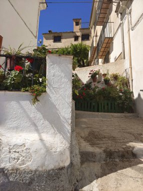 Güneşli bir günde İspanya 'nın güneyindeki Cazorla köyü