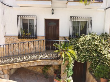 Güneşli bir günde İspanya 'nın güneyindeki Cazorla köyü