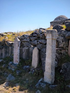 İspanya 'nın kuzeyindeki Galiçya' da güneşli bir günde manzara. Kelt yolu.