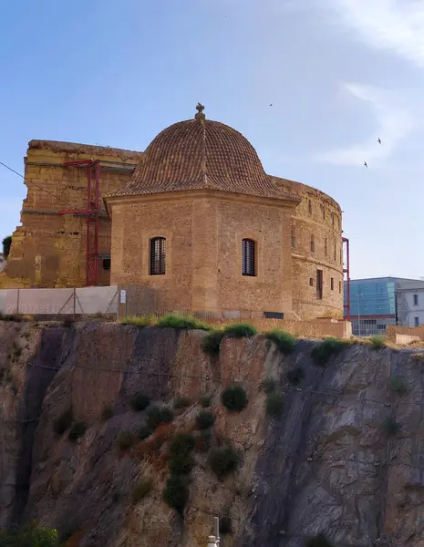 Kartagena, İspanya 'nın güneyinde güneşli bir günde. Burası kıyı kenti..