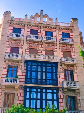 Güneşli bir günde İspanya 'nın güneyindeki Granada' da binalar