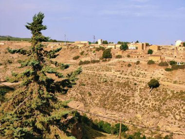 Güneşli bir günde İspanya 'nın güneyinde bir tepe