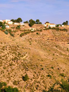 Güneşli bir günde İspanya 'nın güneyinde bir tepe