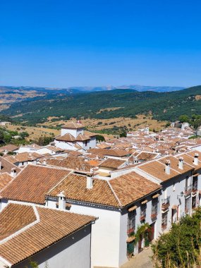 Güneşli bir günde İspanya 'nın güneyindeki Grazalema köyü