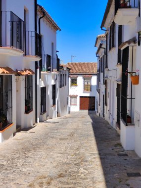 Güneşli bir günde İspanya 'nın güneyindeki Grazalema köyü