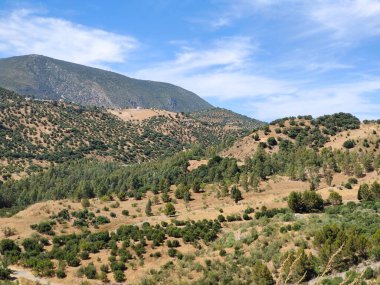İspanya 'nın güneyindeki Grazalema' daki dağlar güneşli bir günde