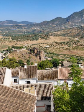 İspanya 'nın güneyinde bir köy Güneşli bir günde dağlarda