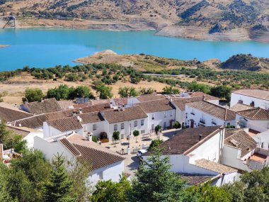 İspanya 'nın güneyinde bir köy Güneşli bir günde dağlarda