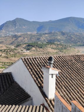 İspanya 'nın güneyinde bir köy Güneşli bir günde dağlarda