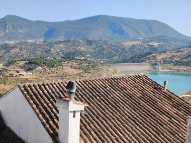 İspanya 'nın güneyinde bir köy Güneşli bir günde dağlarda