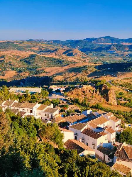 İspanya 'nın güneyinde bir köy Güneşli bir günde dağlarda
