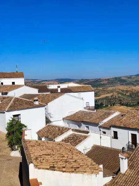 İspanya 'nın güneyinde bir köy Güneşli bir günde dağlarda