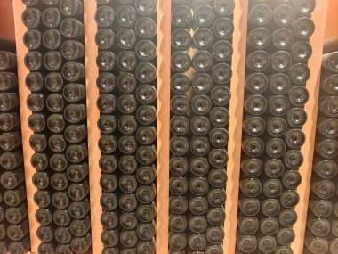 İspanya 'nın merkezinde Valdepenas' daki şarap fabrikası