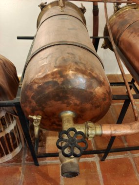İspanya 'nın merkezinde Valdepenas' daki şarap fabrikası