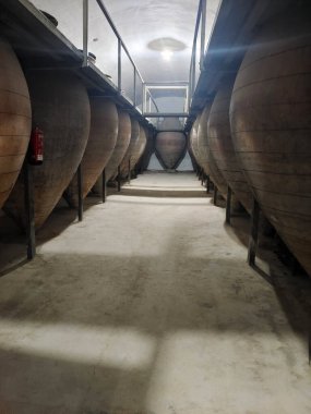 İspanya 'nın merkezinde Valdepenas' daki şarap fabrikası