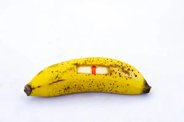 Imagem Humorística Uma Banana Forma Metro Isolada Num Fundo Claro — Fotografia de Stock