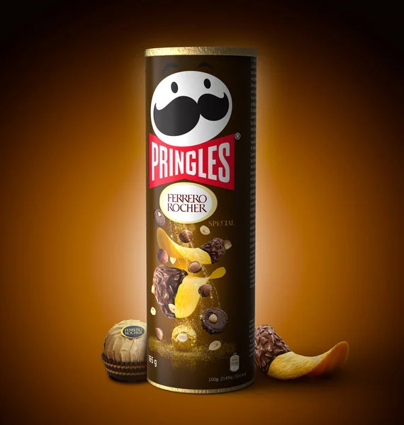 Málaga Spanien Dezember 2022 Pringles Von Ferrero Rocher Packung Chips — Stockfoto