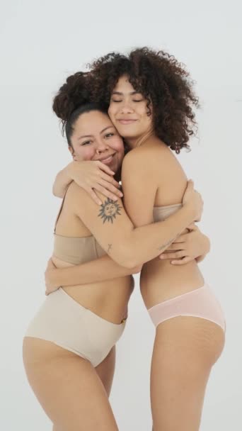 Static Shot Optimistic Size Female Underwear Embracing Tall Girlfriend Gray — Stock Video