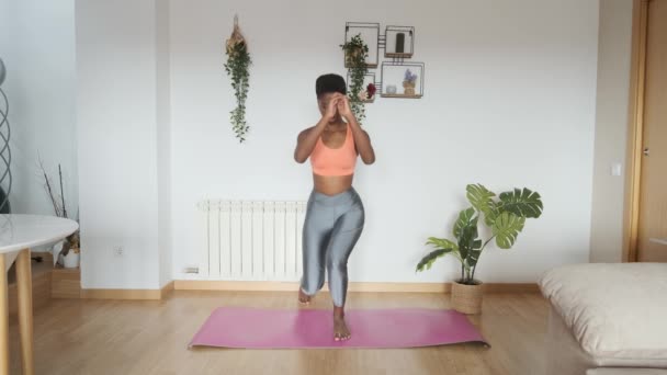 Slow Motion Video Black Woman Working Out Home — Stock Video