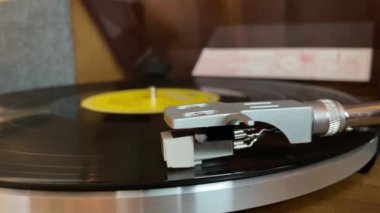 Kullanımda olan antika bir pikabın yatay videosu