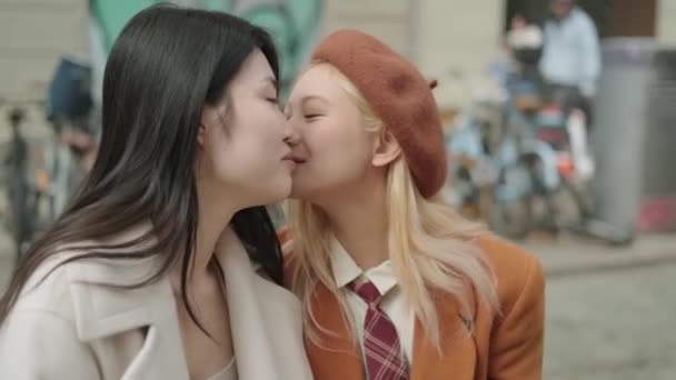 Slow Motion Video Asian Lesbian Couple Kissing Tenderly Street — Stock Video