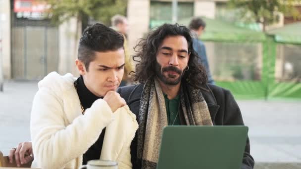 Slow Motion Gay Couple Stares Laptop Screen Suddenly Gesticulates Bad — Video Stock