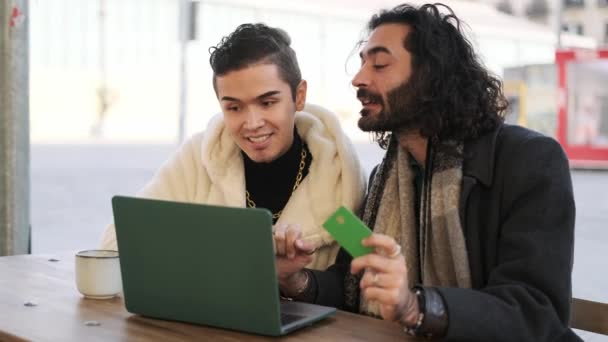 Slow Motion Video Gay Couple Talking Buying Online Using Laptop — Stockvideo