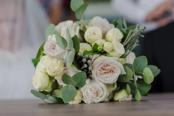 Весільний Букет Трояндами Коричневому Фоні Красивий Весільний Букет — стокове фото