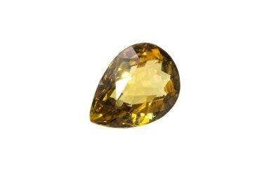 Beyaz arka planda izole edilmiş doğal mali yakut taşı.